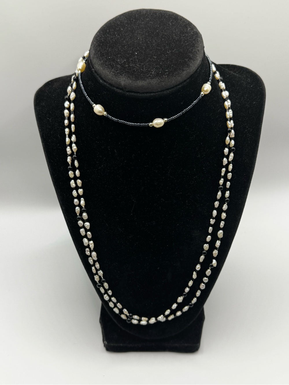 Elegant Black and Pearl Necklace with Anklet